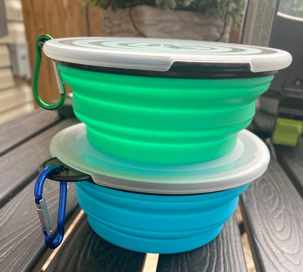 collapsable no spill food and water bowls are some essential cat accessories for RV camping