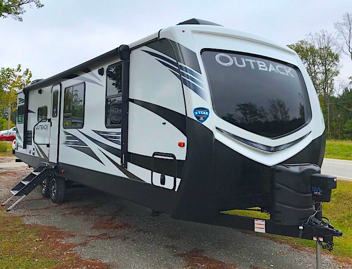 travel trailer with king bed 2020 Keystone Outback 313RL Ext