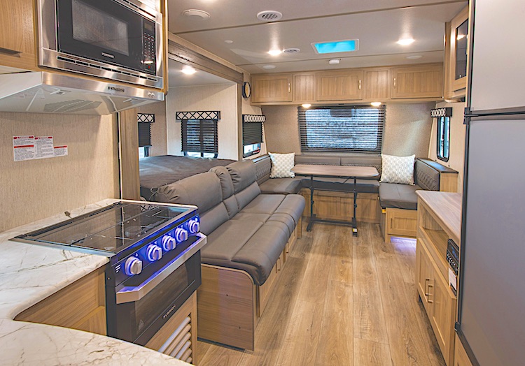 Coachmen Freedom Express Ultra Lite 195RBS int