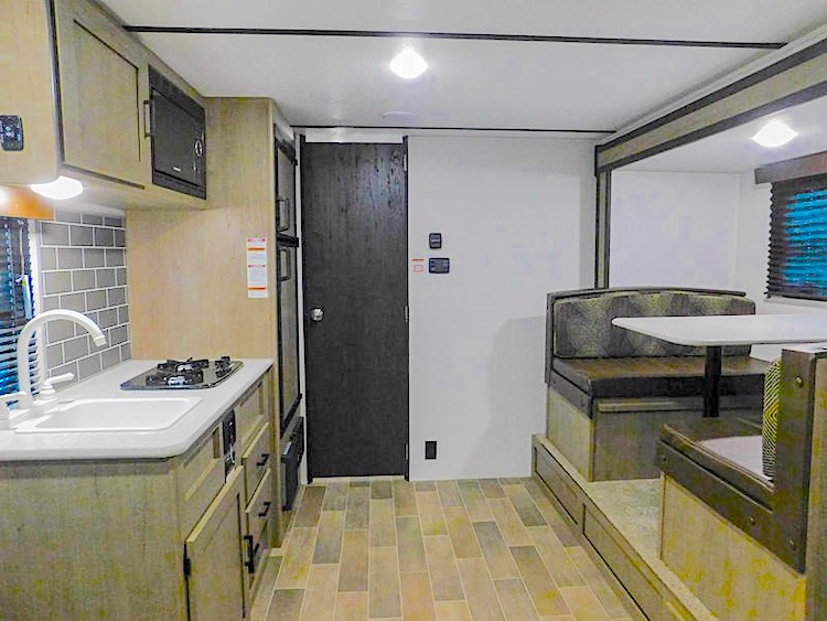 Keystone HIDEOUT 179LHS travel trailer under 5000 lbs with bathroom int