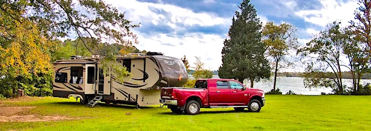RV Campgrounds vs Boondocking Pros and Cons lots of space