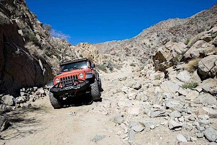 jeep driving through rocks on geology trail tour at Joshua Tree