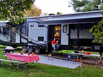 Are There RV Rentals with Delivery to My Campsite?