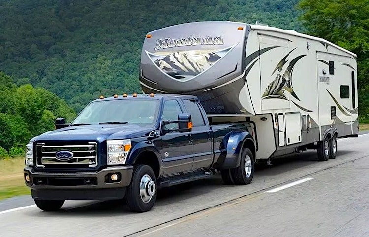 Pick up truck towing Fifth Wheel