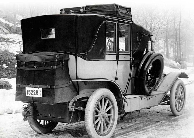 1910 Pierce Arrow Touring Landau