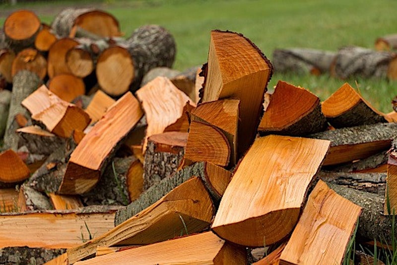 Alder wood firewood has a light sweet oaky smell