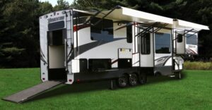 6 Best 5th Wheels with a Front Living Room – RVBlogger