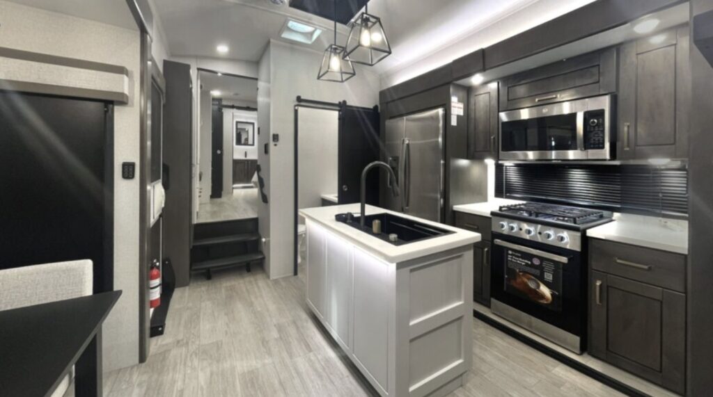 Heartland Bighorn 39FL Interior