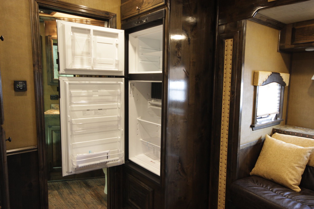 how-to-keep-your-rv-fridge-cold-while-traveling