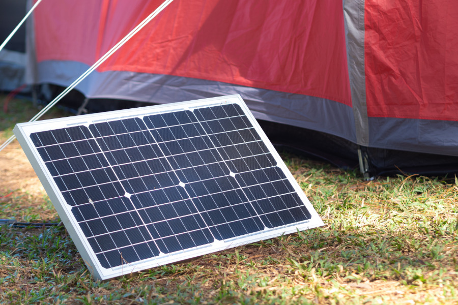 Roof-Mounted-vs-Portable-Solar-Panels 
