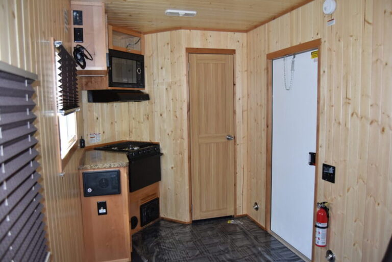 5 Best Fish House RVs for Ice Fishing – RVBlogger