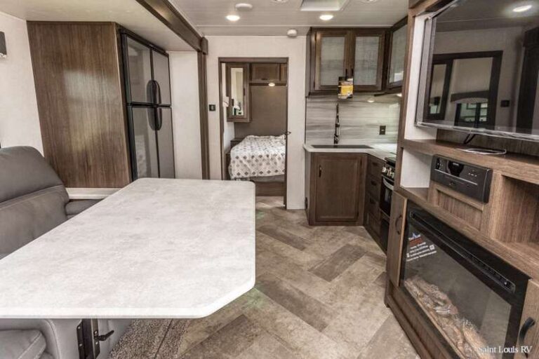 small travel trailers without dinette