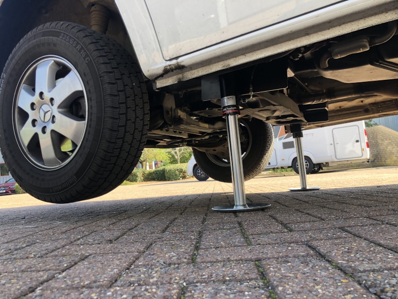 Benefits of Auto RV Leveling Jack Systems