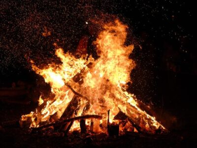Bonfire vs Campfire Differences Explained Cover