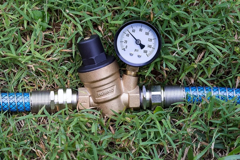 What is the maximum safe water pressure in an RV