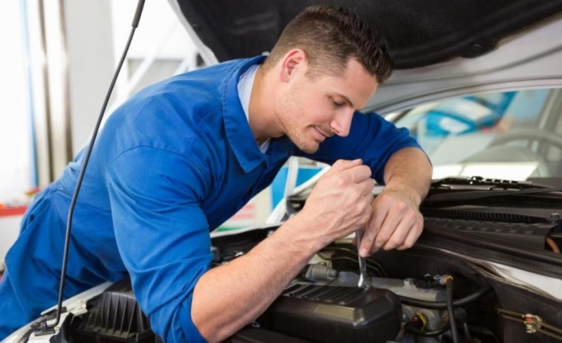 Mobile Mechanics Can Change Oil in RVs on Location