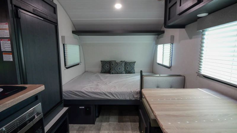 r-pod 180C travel trailers under 5000 lbs interior