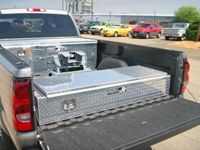 Truck with 5th wheel hitch and two tool boxes