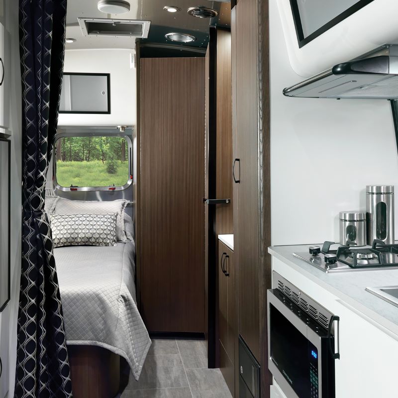 Airstream Caravel 19CB Interior - travel trailers under 4000 lbs