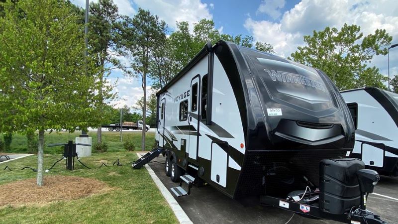 Winnebago Voyage 2427RB Exterior - Campers for tall people