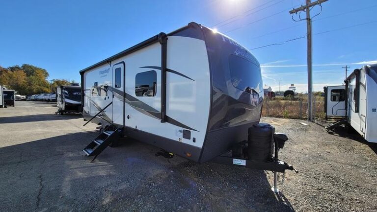 10 Best Travel Trailers with a King Bed - RVBlogger