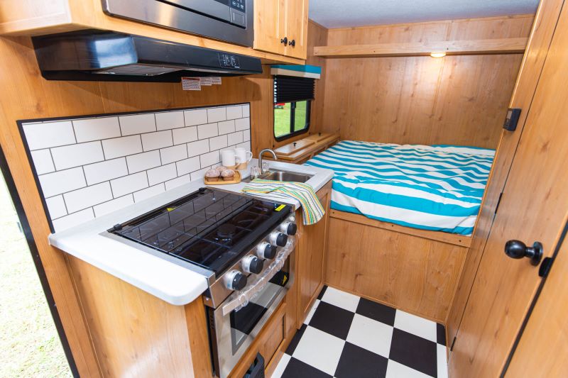 Riverside Retro 165 Interior Camper Trailers Without Slide-Outs