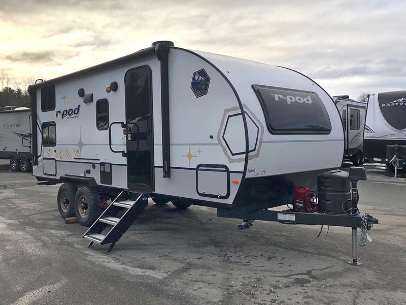 r-pod RP-203 Exterior Travel Trailers Murphy Bed