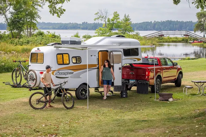 The Scamp 19 is one of the lightest and highest quality 5th wheel RVs and campers for beginners