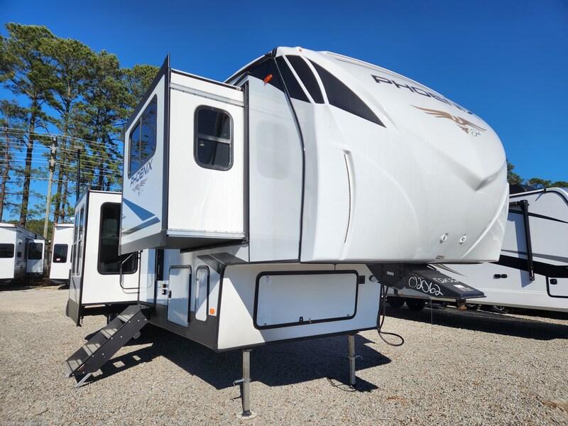 Shasta Phoenix 334FL is one of the best small RVs with a washer and dryer