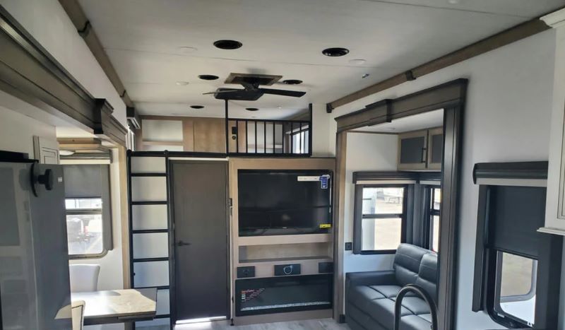 Keystone Montana 3915TB Interior RVs with 3 Bedrooms