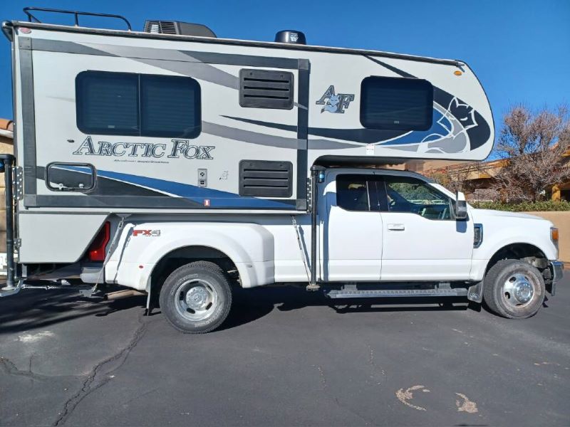 Arctic Fox 990 3/4 ton truck campers